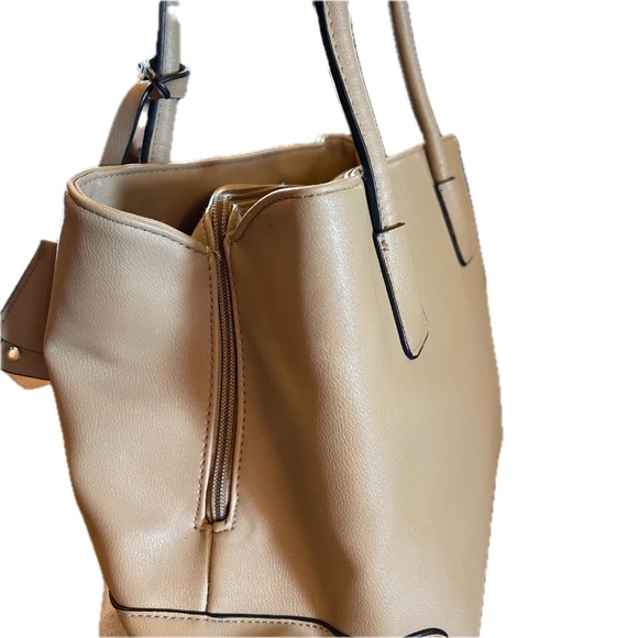 Tan bag - Picture 3 of 11